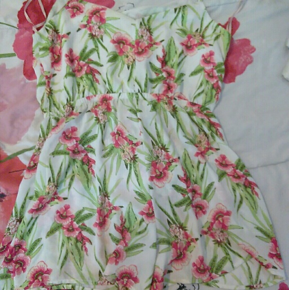 Forever 21 beautiful foral romper dress size large - Picture 2 of 4